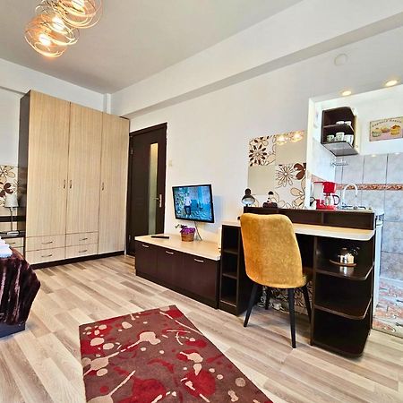 Good Vibes In Cismigiu Studio Steps From Subway Self Check In Bucureşti Ngoại thất bức ảnh